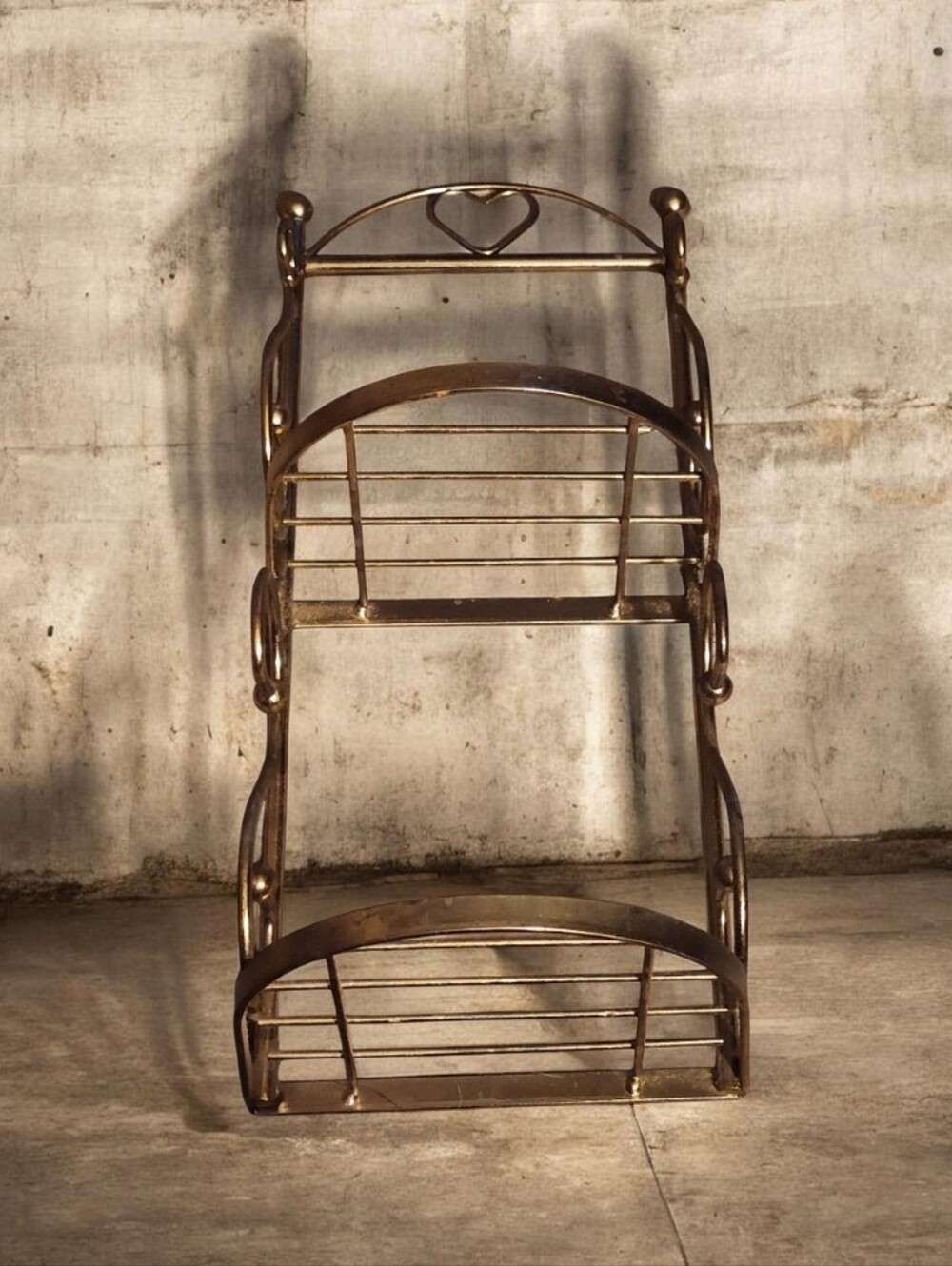 ■ Vintage■Two-Tier Metal Shelf Rack in Antique Brass Finish ■ FIRM●EUC